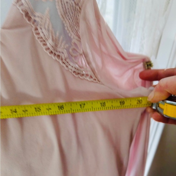 Elegant Lace Trim Blouse in Soft Pink - Picture 4 of 4